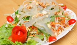 Cách làm nộm sứa dai giòn mà không bị tanh tại nhà
